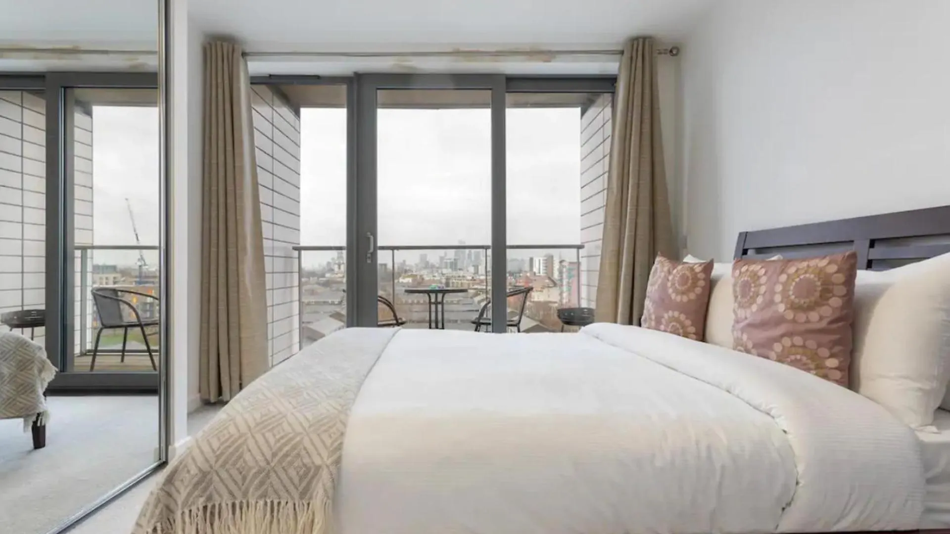 Apartmentsleeps3-Balcony-Near Canarywharf-Gym London Apartment