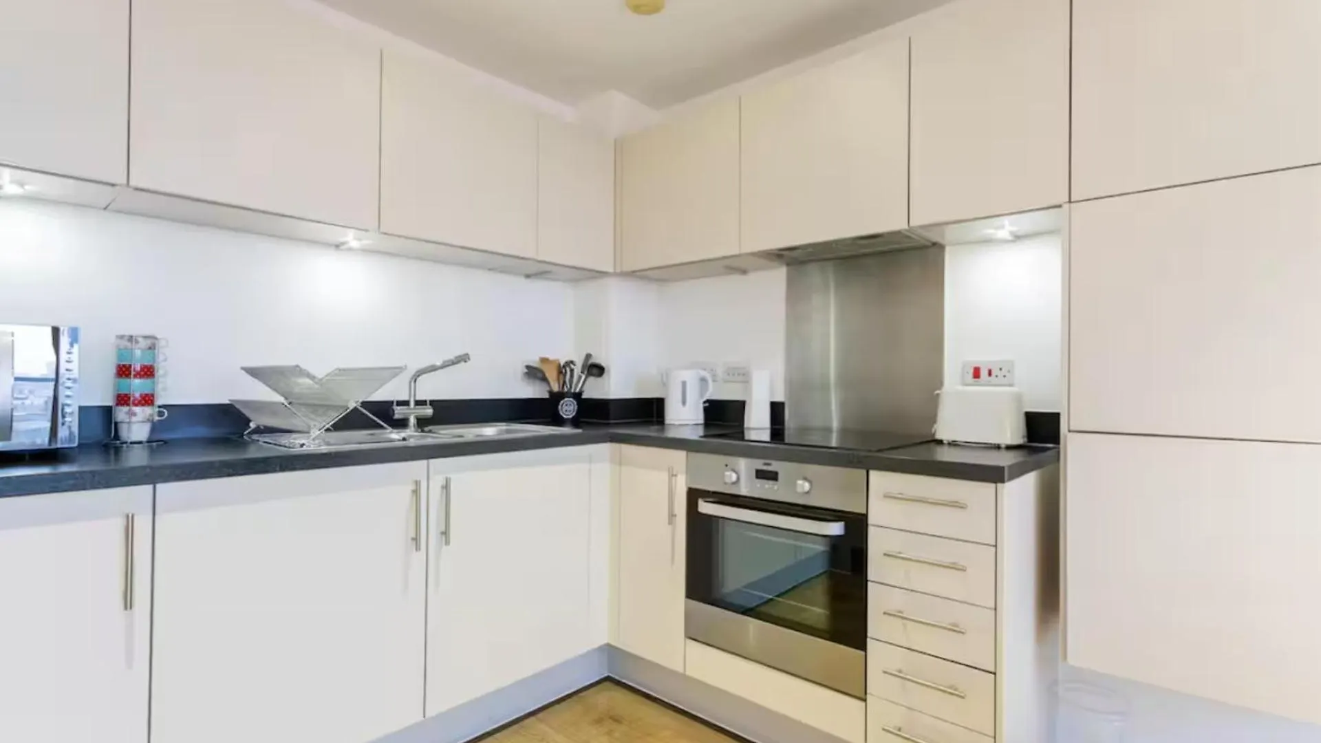 Apartmentsleeps3-Balcony-Near Canarywharf-Gym London